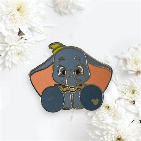 Disney Official Trading Enamel Pin Pin Dumbo V1