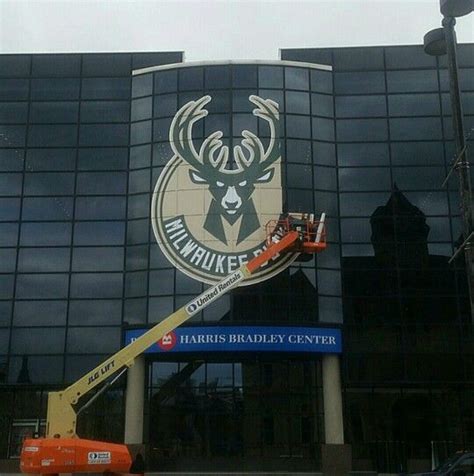 BMO Harris Bradley Center, home of the Milwaukee Bucks. | Milwaukee ...