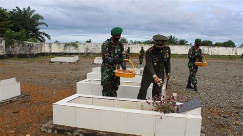 Peringati Hut Ke Tni Dandim Nagan Raya Ziarah Ke Makam Pahlawan Dan