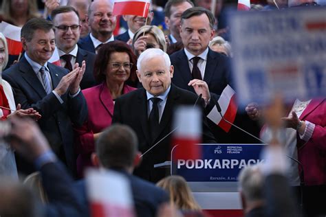 Jaroslaw Kaczynski El Anciano Que Maneja En La Sombra El Poder En