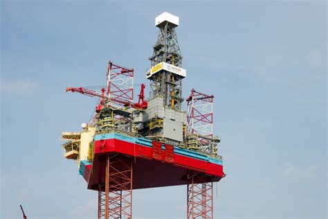 Keppel Deliver Worlds Largest Jack Up Rig To Maersk Energy People