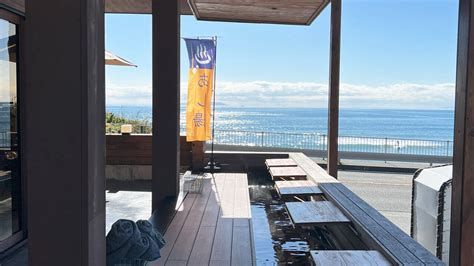 湘南の海と江ノ島を眺める足湯が稲村ケ崎温泉併設のカフェ「oriental Cafe Ninai」（ニナイ）にオープン！