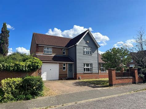 Admiral Road Pinewood Ipswich Ip8 4 Bed Detached House For Sale £