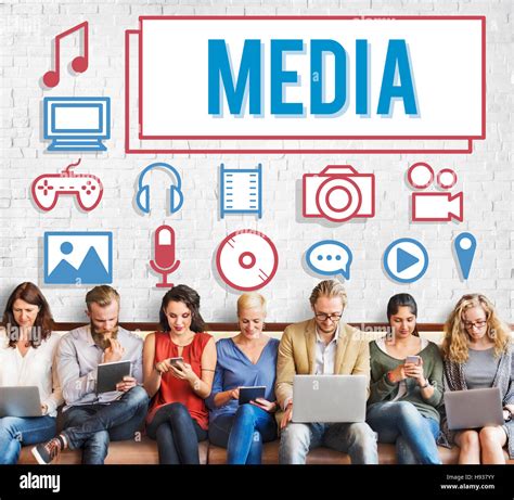 Los Medios De Comunicación Masiva Concepto Multimedia De Entretenimiento Fotografía De Stock Alamy