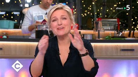 L énorme gaffe d Anne Elisabeth Lemoine en direct dans C à vous sur