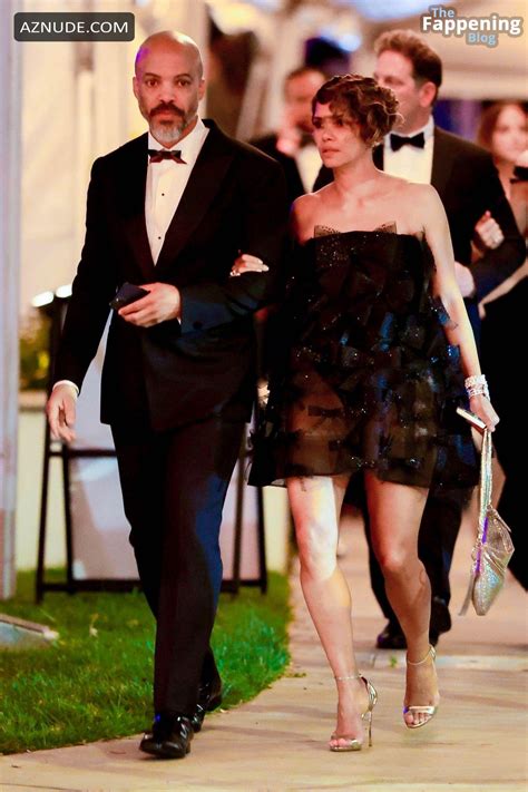 Halle Berry Sexy Shows Off Her Hot Legs At The Vanity Fair Oscar Party In Beverly Hills