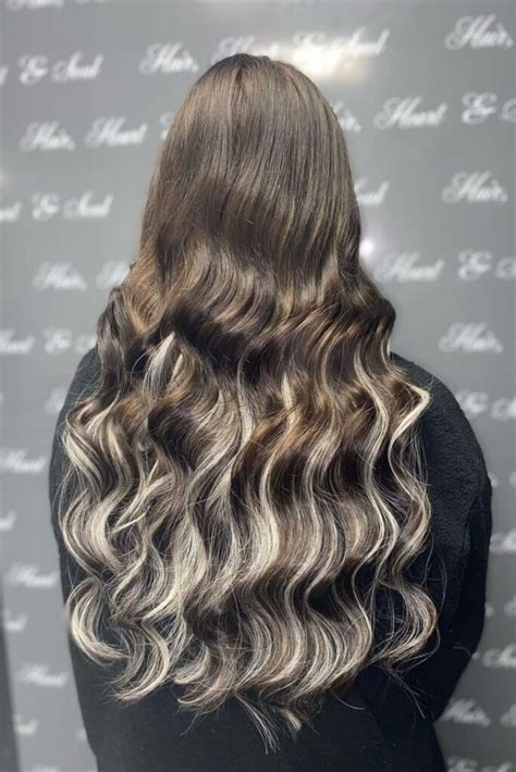 25 Silver Hair Color Ideas: Trendy Styles For A Stunning Look | Lookosm