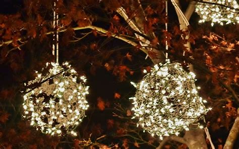 NON Chicken Wire Lighted Christmas Balls - Redeem Your Ground