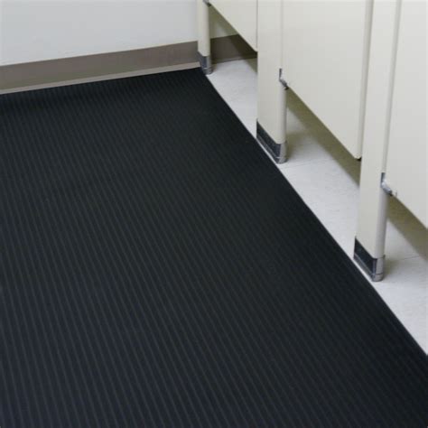 Using Recycled Rubber Bathroom Floor Tiles Is a Big Eco-Friendly Step