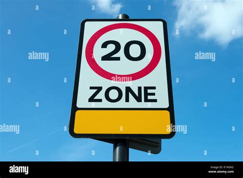 20mph zeichen -Fotos und -Bildmaterial in hoher Auflösung – Alamy