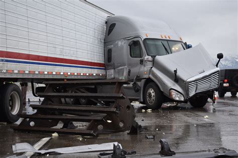 Jack Knifed Semi Causes Traffic Snarl On Southbound I 15 In Salt Lake City Gephardt Daily