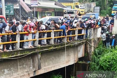 Polisi Selidiki Kasus Percobaan Bunuh Diri Di Jembatan Jalan Lintas