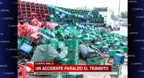 Camión cargado con botellas de cerveza volcó paralizando el transito