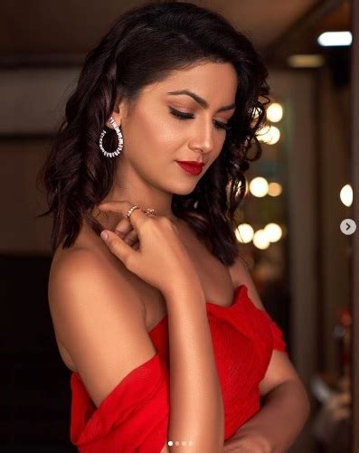 Sriti Jha Hot Photos HD Images Unseen Pics Fresh Collection