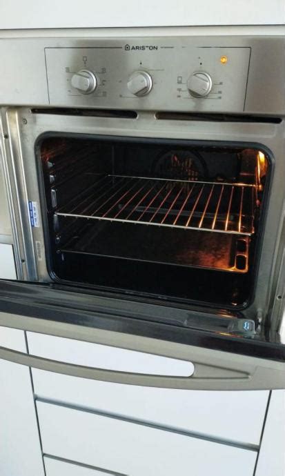 Hotpoint Ariston FB 51 2 IX ugradbena pećnica