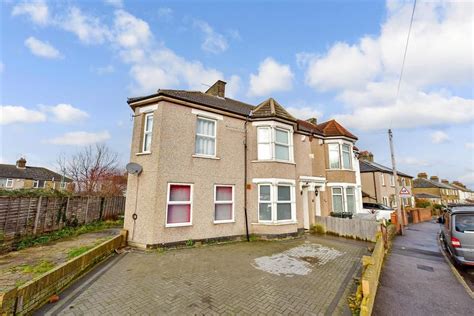 5 Bed End Terrace House For Sale In Knockhall Road Greenhithe Kent