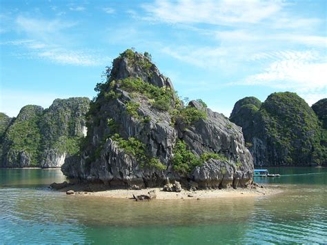 Ha Long Bay - Vietnam /2005 Free Photo Download | FreeImages