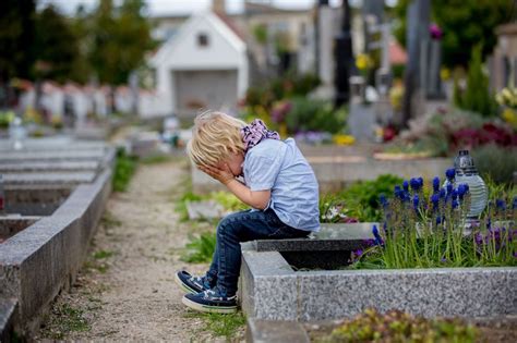 ¿cómo Viven Los Niños La Muerte La Pérdida El Tanatorio Y El Duelo En La Infancia Expertos