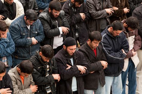 Muslim Men Praying - IMB