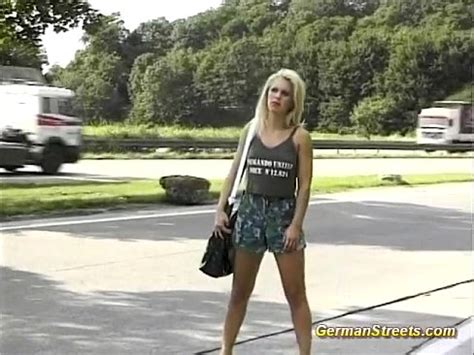 Alemana Chupa La Polla En Un Viaje En Coche XVIDEOS