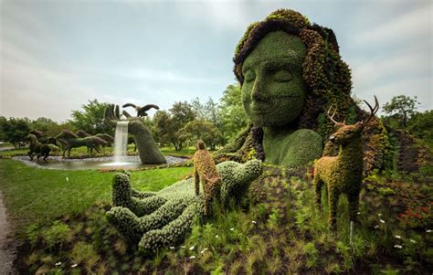 Amazing and Incredible hedge sculptures Art of beautiful women ...