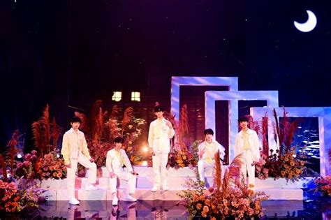 Tf家族三代新年音乐会舞台花絮照🈶 朱志鑫 苏新皓 邓佳鑫 张极…… 新年音乐会 苏新 家族 新浪新闻