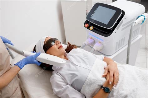 Premium Photo Xaprofessional Cosmetologist Is Making Cavitation