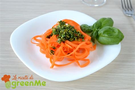 Spaghetti Di Carote Al Pesto Di Basilico E Pistacchi Ricetta Raw