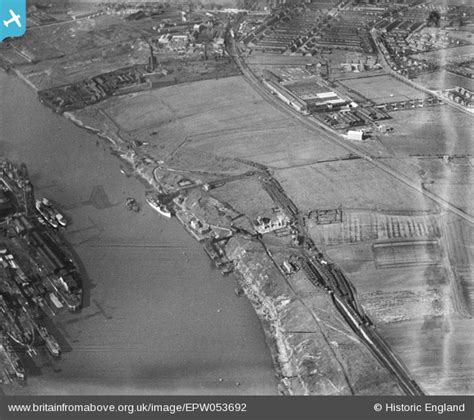 Epw053692 England 1937 The River Tyne At Pelaw Main Hebburn 1937