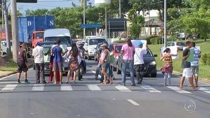 Manifestantes fazem ato em Sorocaba contra reintegração de posse de