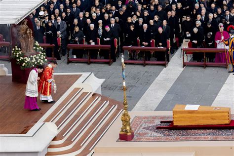 Photo Obsèques du pape émérite Benoit XVI Joseph Ratzinger sur la