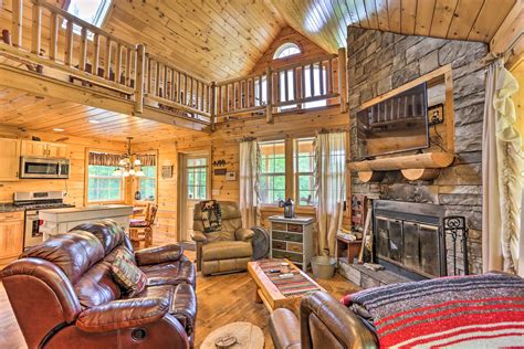 Charming Blakely Cabin w/ Porch & Valley Views! - Home Rental in Blakely