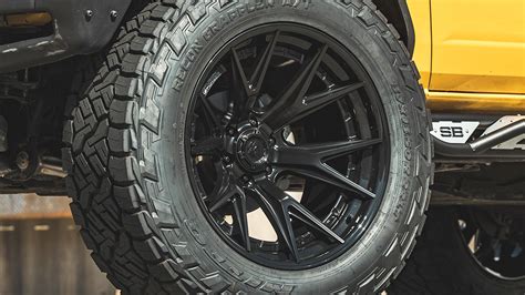 22 Fuel Wheels Fc402mx Catalyst Matte Black With Gloss Black Lip Off Road Fusion Forged Rims