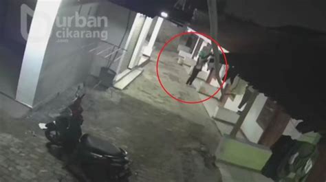 Viral Aksi Pencurian Pakaian Dalam Wanita Di Bekasi Terekam Cctv