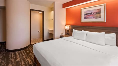 Charlevoix Inn & Suites SureStay Collection by Best Western Charlevoix ...