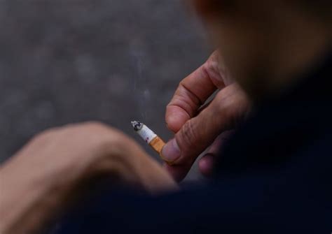 More older former smokers need lung cancer screening, experts say ...