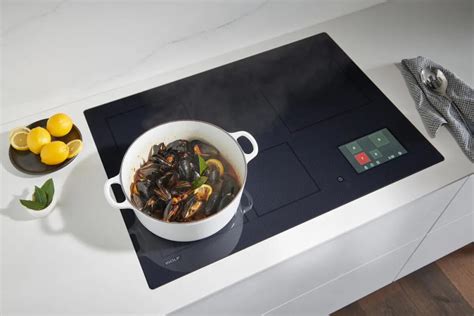 Wolf - 30 Inch Induction Cooktop in Black - CI30460C/B