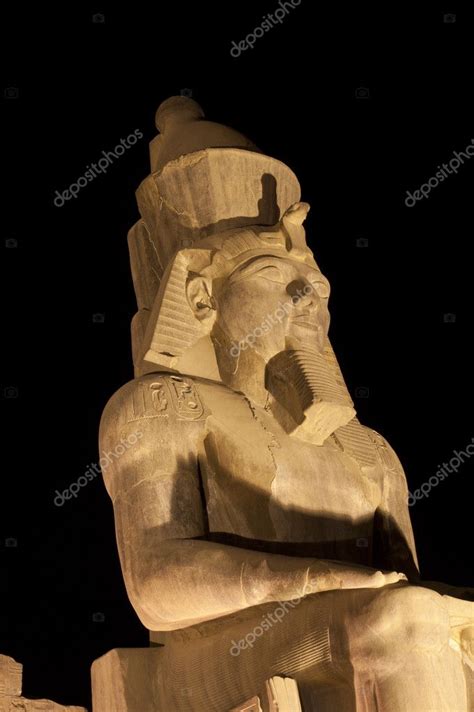 Estatua de Ramsés II en el Templo de Luxor 2022