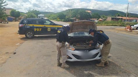 Ap S Abordagem No Trevo Do Pancad O Prf Recupera Carro Roubado