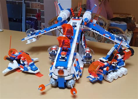 LEGO Star Wars Republic Gunship meets Ice Planet in model