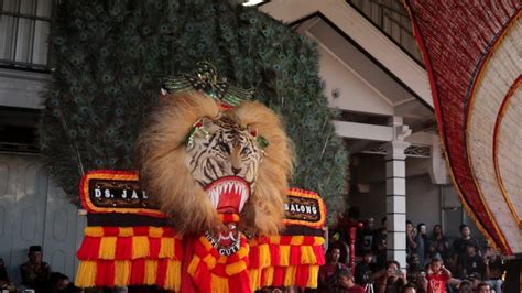 Jos Lurr Solah Apik Pembarong Ganteng Reog Ponorogo Bikin Penonton