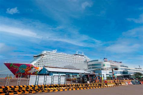 Resorts World Cruises Debuts In Surabaya With Genting Dream