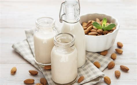 Almond Milk 7 Benefits And 5 Side Effects Healthy Reads