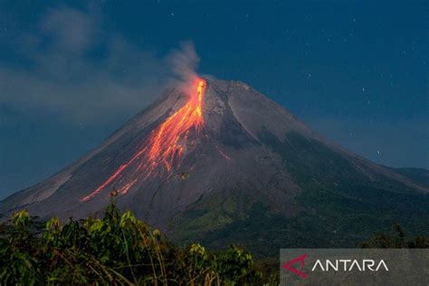 Gunung Merapi Alami 31 Kali Guguran Lava Pijar ANTARA News