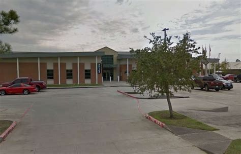 Friendswood teen gets away twice as police, dad attempt to catch him