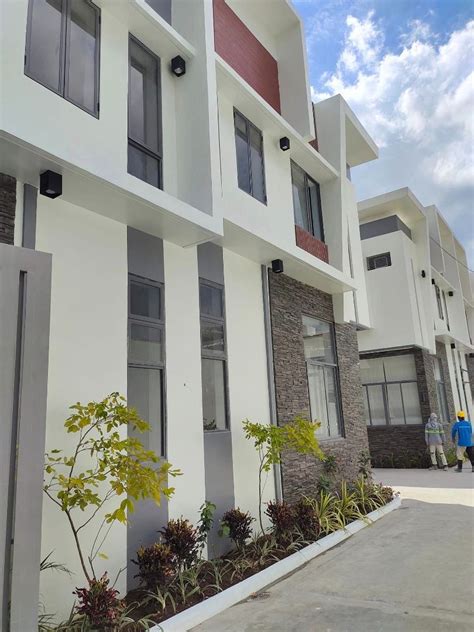 2 Storey 3 Bedroom With Playground House For SALE In EDSA Munoz