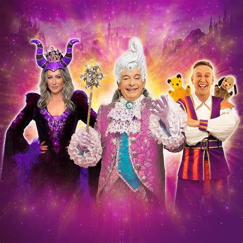 Christopher Biggins, Faye Tozer and Richard Cadell & Sooty Announced As ...