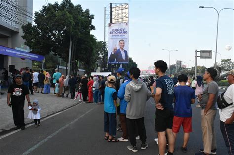 Meriah Pengunjung Pameran Di CFD Kota Bekasi Bawa Pulang Produk