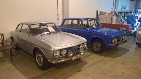 Alfa Romeo GT 1750 Veloce E Alfa Romeo Giulia Nuova Super Flickr