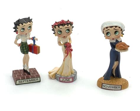 Gorgeous Collectible Betty Boop Figurine With Red Dress New With